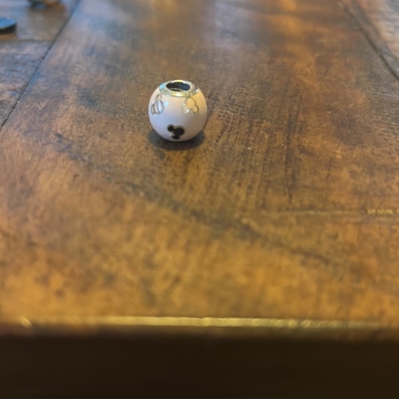 Pandora Minnie Mouse charm - Picture 2 of 2